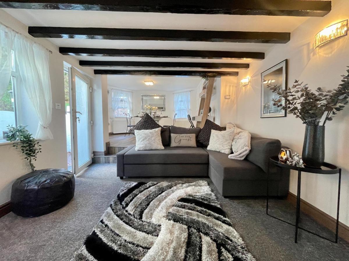 Tollgate House - Luxury Cozy Cottage - Huge Hot Tub - Alton Towers Чедл Экстерьер фото
