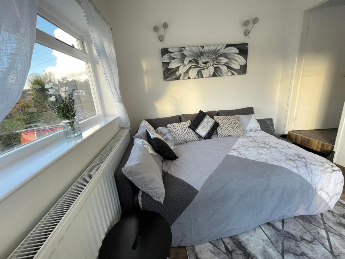 Tollgate House - Luxury Cozy Cottage - Huge Hot Tub - Alton Towers Чедл Экстерьер фото