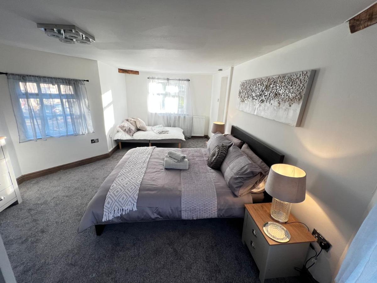 Tollgate House - Luxury Cozy Cottage - Huge Hot Tub - Alton Towers Чедл Экстерьер фото