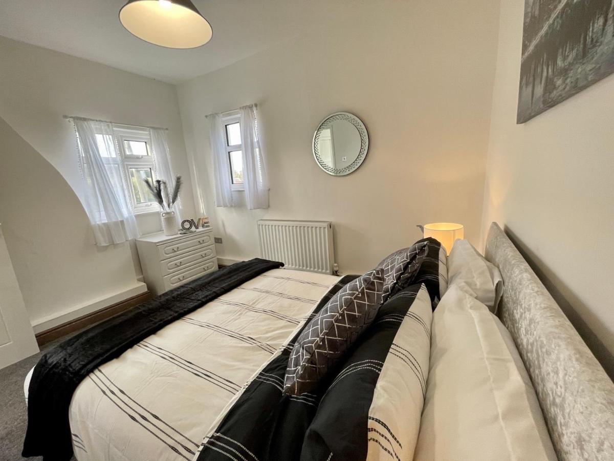 Tollgate House - Luxury Cozy Cottage - Huge Hot Tub - Alton Towers Чедл Экстерьер фото